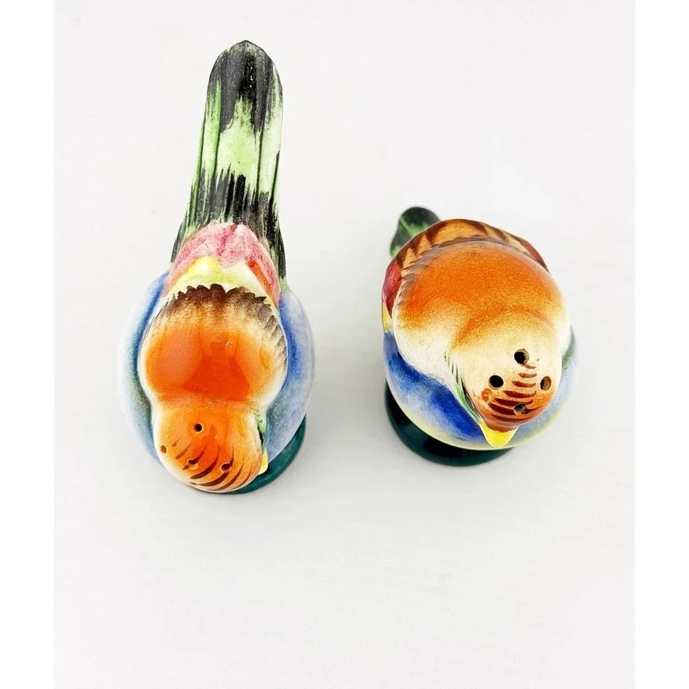 Vintage 1950's-60's Japanese hand painted birds salt & pepper shakers.